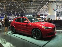 S8-alfa-romeo-stelvio-en-live-du-salon-de-geneve-2017-rendez-vous-le-7-mars-398494.jpg
